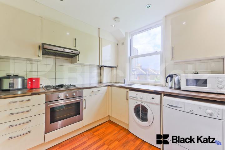 Victorian Conversion arranged over three floors with two bathrooms Stockwell Green, Stockwell